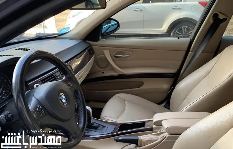 نمای داخلی بی ام و 325i