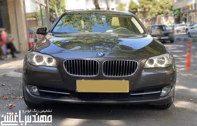بی ام 520i