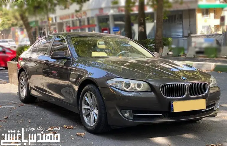 بی ام 520i