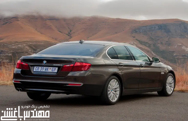 بی ام 520i