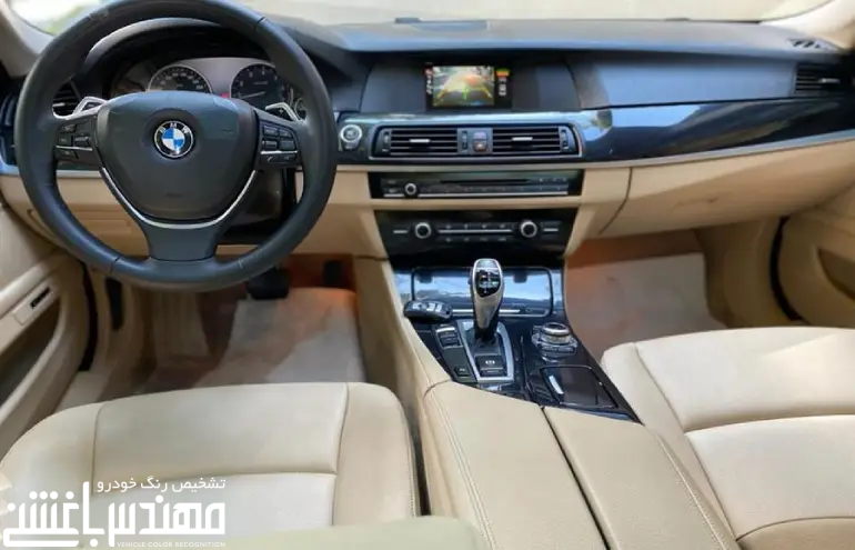 بی ام 520i