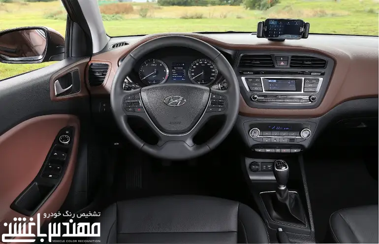 نمای داخلی هیوندای i20 مونتاژ