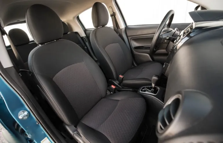 نمای داخلی میتسوبیشی میراژ