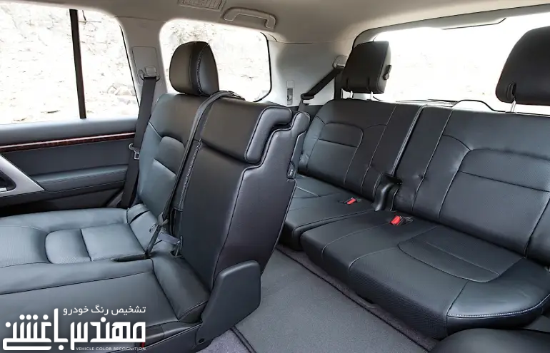 نمای داخلی تویوتا لندکروزر