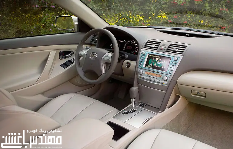 نمای داخلی تویوتا کمری SE