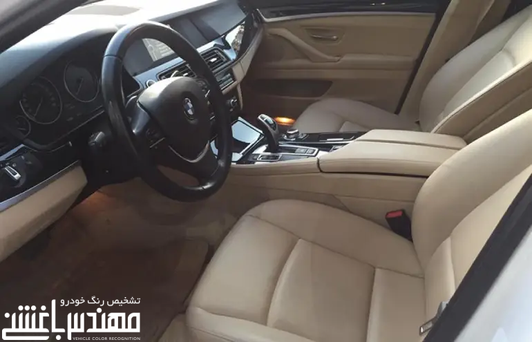 بی ام 520i